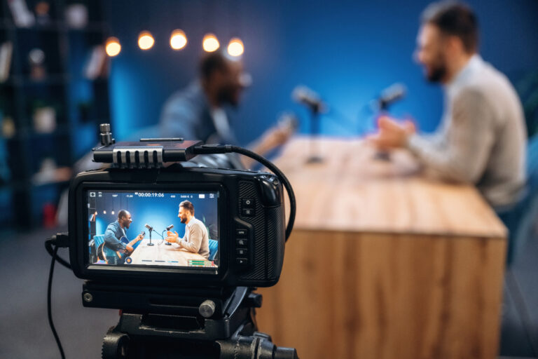 obniżyć koszty produkcji wideo B2B - w studiu