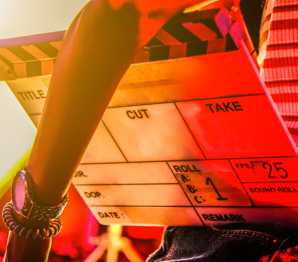 backstage z planu zdjęciowego - klaps filmowy